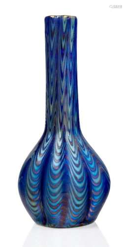 Loetz (Autriche), un vase en verre soliflore lobé Phaenomen ...