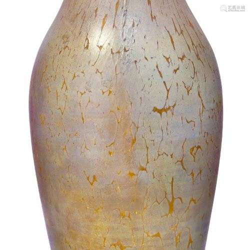 Loetz (Autrichien), un vase ovale irisé Papillon, vers 1900,...