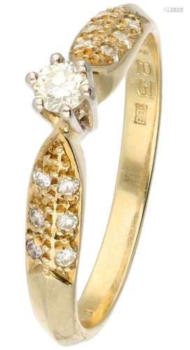 14K. Yellow gold shoulder ring set with approx. 0.14 ct. dia...