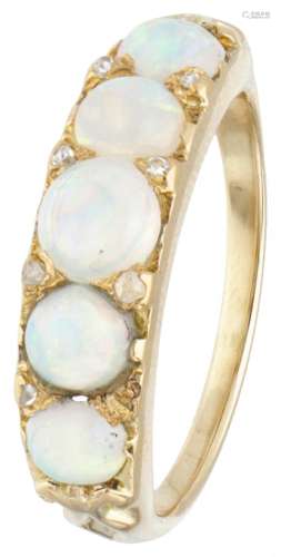 18K. Yellow gold ring set with approx. 1.33 ct. welo opal an...