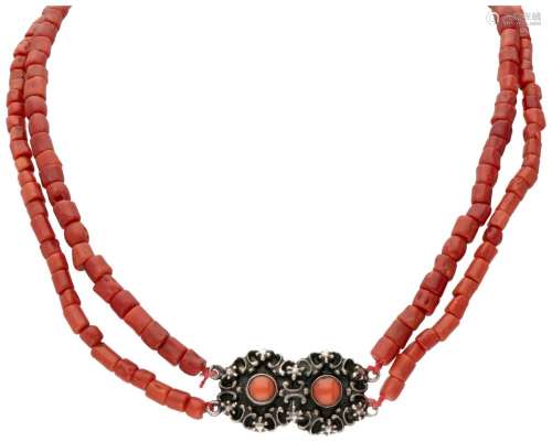 Two-row red coral necklace with an 835/1000 silver closure.