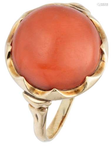 14K. Yellow gold ring set with approx. 7.51 ct. red coral.