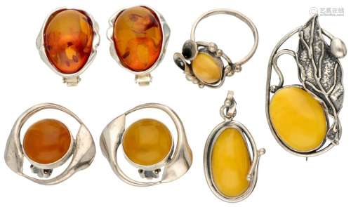 Set of silver earrings, pendants and ring set with amber - 9...