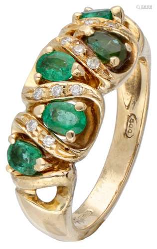 19.2K. Yellow gold vintage ring set with approx. 0.64 ct. na...