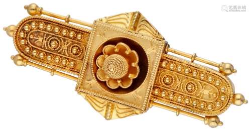 15K. Yellow gold Victorian brooch with intricate detail and ...