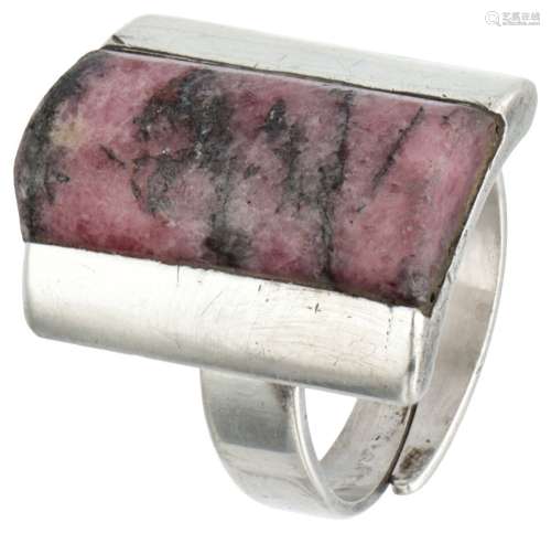 Silver Bengt Hallberg modernist ring set with rhodonite - 92...