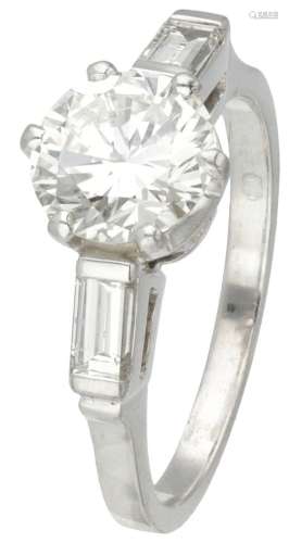 18K. White gold shoulder ring set with approx. 1.85 ct. diam...