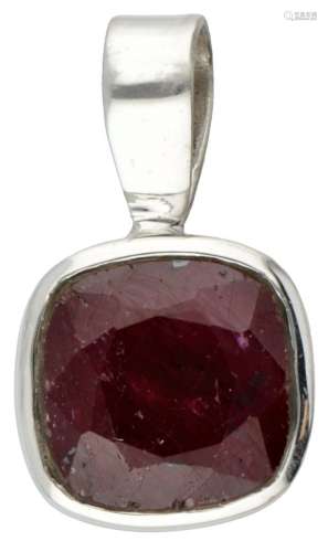 Silver pendant set with a ruby - 925/1000.