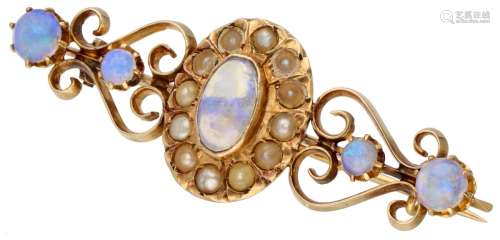14K. Yellow gold antique brooch set with approx. 1.78 ct. wa...