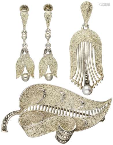 Set of silver Theodor Farhner Art Deco earrings, pendant, br...