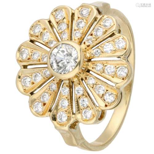 14K. Yellow gold entourage ring set with approx. 0.49 ct. di...