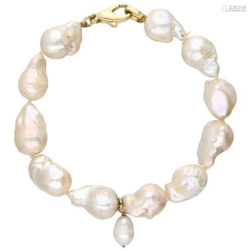 Freshwater Baroque pearl bracelet with an 18K. yellow gold c...