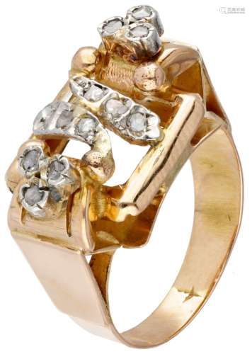18K. Yellow gold openwork Art Deco ring set with diamonds.