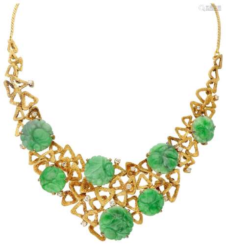 14K. Yellow gold necklace set with approx. 21.2 ct. jade and...