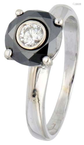 18K. White gold ring set with approx. 0.12 ct. diamond and b...