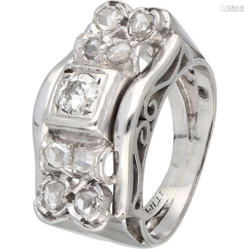 14K. White gold retro tank ring set with approx. 0.22 ct. di...