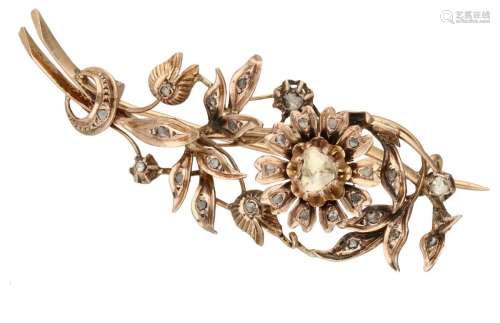 18K. Rose gold antique flower-shaped brooch set with rose cu...
