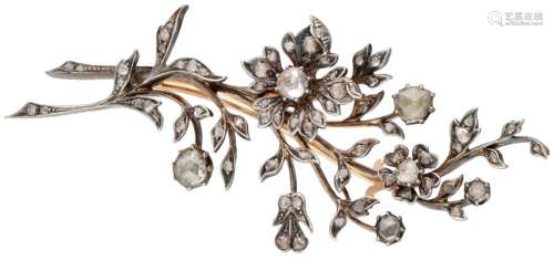BLA 10K. Yellow gold/silver flower-shaped brooch set with ro...