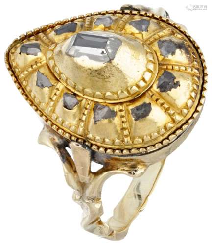 14K. Yellow gold antique pear-shaped ring set with diamond.