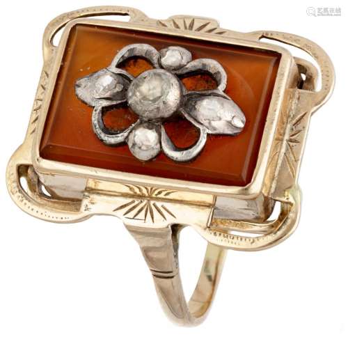 14K. Yellow gold antique ring set with rose cut diamonds.