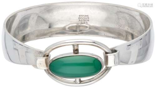 Silver N.E. From bangle set with approx. 7.02 ct. chrysopras...