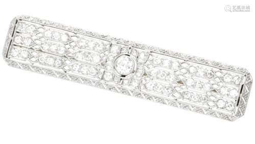 18K. White gold openwork Art Deco brooch set with approx. 0....