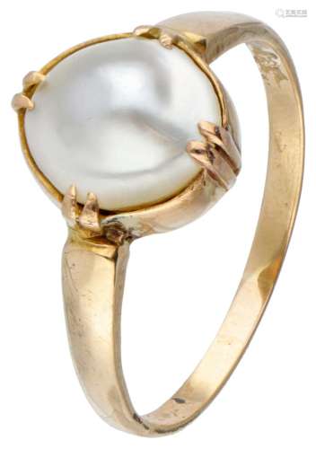 BLA 10K. Yellow gold solitaire ring set with mother-of-pearl...