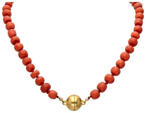 Single strand red coral necklace with a 925/1000 gold plated...