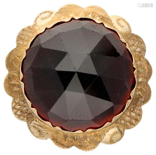 14K. Yellow gold brooch set with approx. 46.07 ct garnet.
