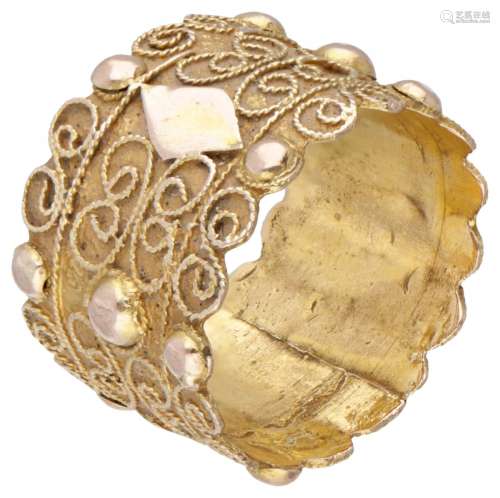 14K. Yellow gold antique Zeeland filigree 'dop' ring, approx...