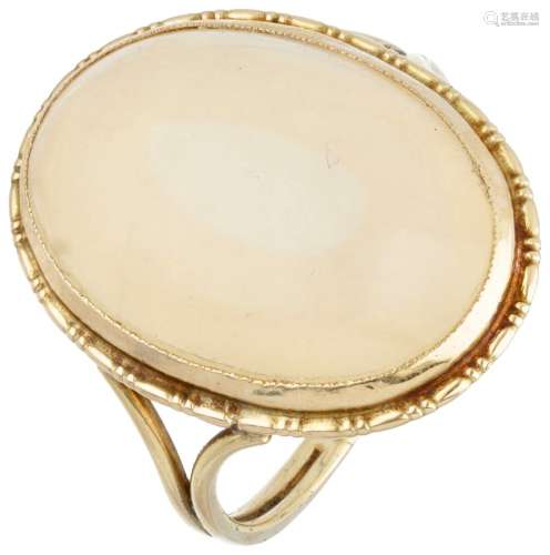 14K. Yellow gold vintage ring set with approx. 12.73 ct. whi...