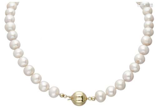 Freshwater pearl necklace with 14K. yellow gold closure.