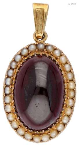18K. Yellow gold antique pendant set with approx. 21.03 ct. ...