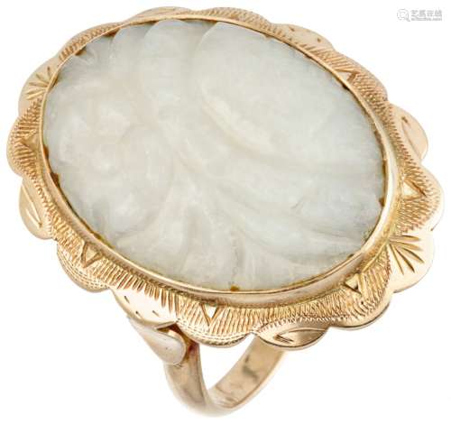 14K. Yellow gold vintage ring set with approx. 9.94 ct. jade...