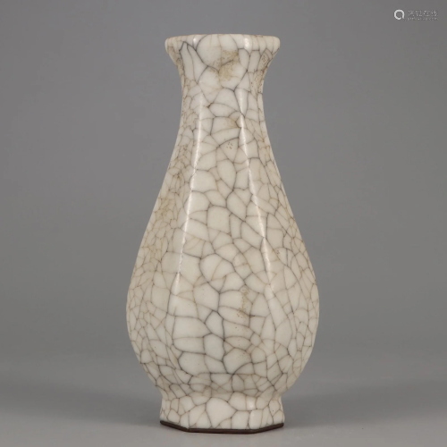 A Ge-ware Crackle Vase Song Dynasty