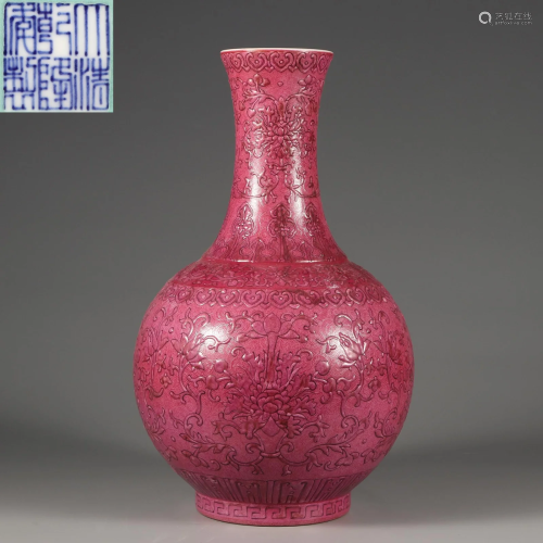 An Incised Pink Enameled Vase Qing Dynasty