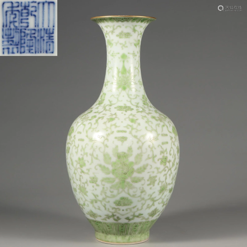 A Green Enameled Vase Qing Dynasty