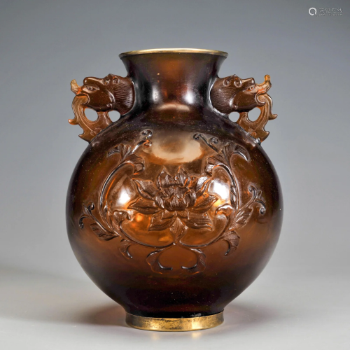 A Peking Glass Jar with Double Handles Qing Dynasty