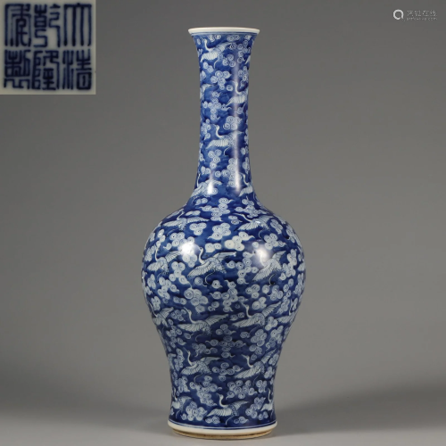 A Blue and White Cranes Vase Qing Dynasty