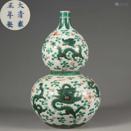 A Green Enameled Double Gourds Vase Qing Dynasty