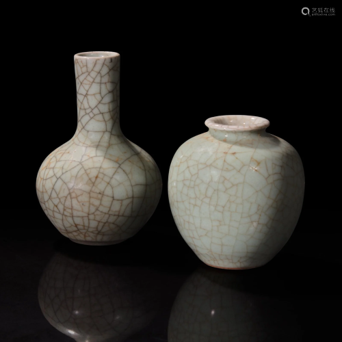 A Chinese Ge style small jar and a similarly glazed