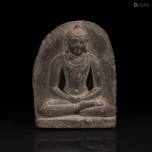 An Indian or Nepalese carved stone Buddha 印