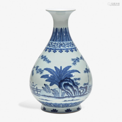 A Chinese blue and white porcelain vase