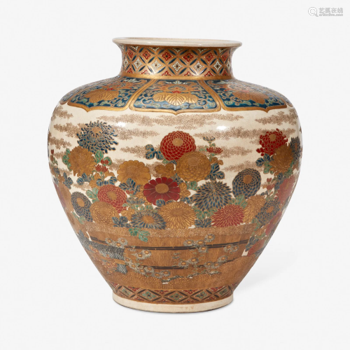 A large Japanese enameled Satsuma vase 日本