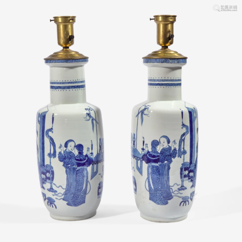 A mirrored pair of Chinese blue and white porcelain