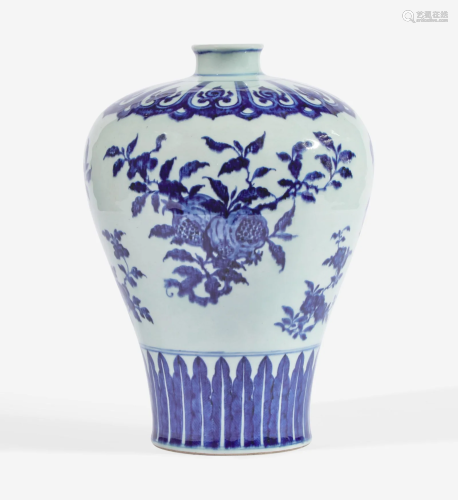 A fine and rare large Chinese blue and white porcelain