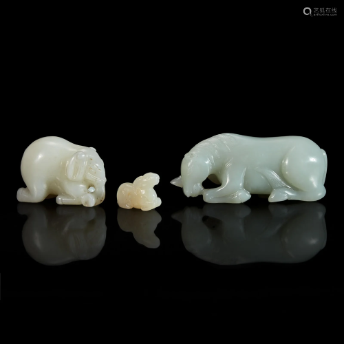 A group of three Chinese carved jade animals 玉