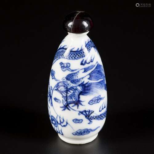 A porcelain snuff bottle with dragon decoration, China, Daog...