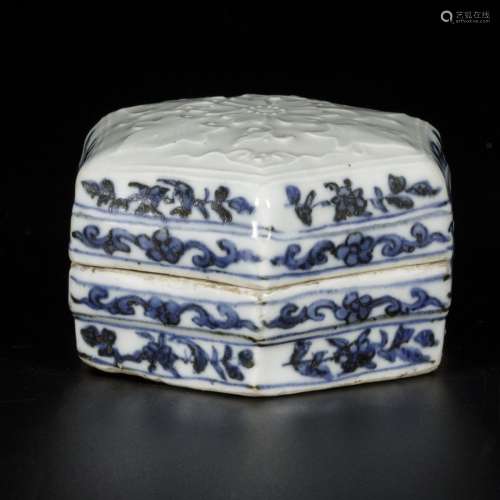 A porcelain lidded box with floral decor, China, Ming or lat...