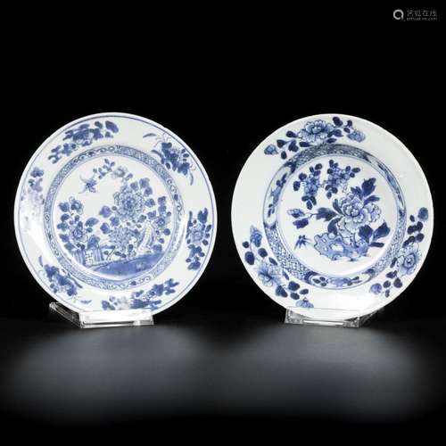 A lot comprising (2) porcelain plates with floral decoration...